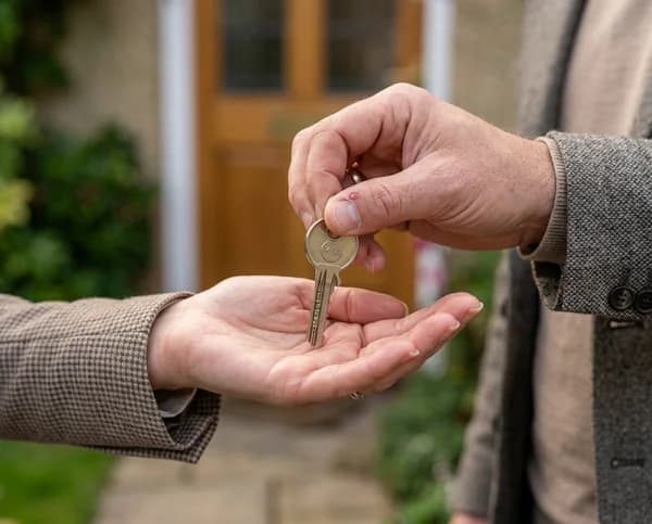 Schritt Begleiten im Immobilienverkaufsprozess